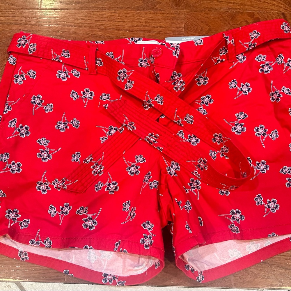 NWT - Liz Claiborne Women’s shorts. Size 16